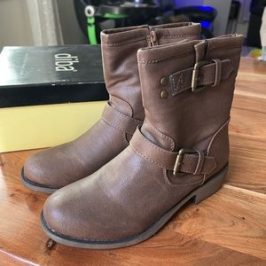 Diba Brown boot 7 1/2 M